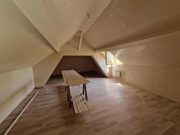 maison située en plein centre du village