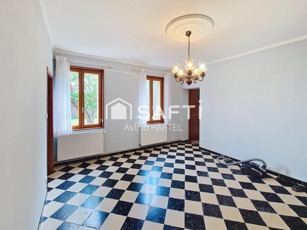 maison située en plein centre du village