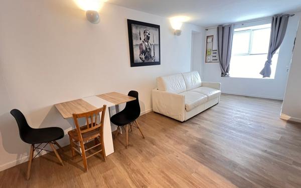 Immeuble à vendre    3 pièces • 77,94 m2 Spézet