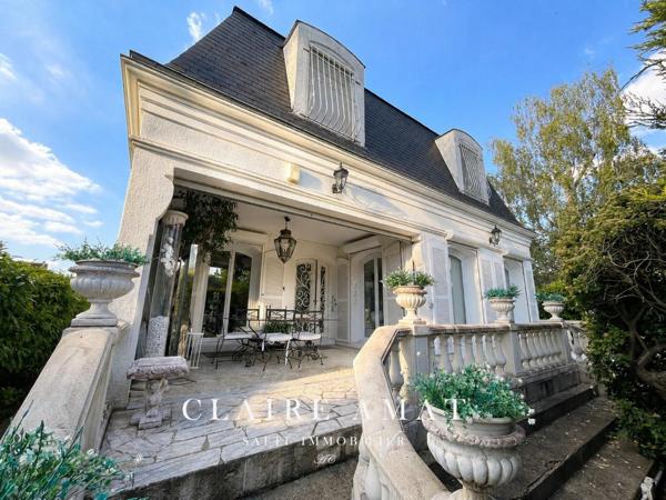 Élégante Mansard baignée de lumière, au charme raffiné et aux inspirations d’un véritable palais de glaces.