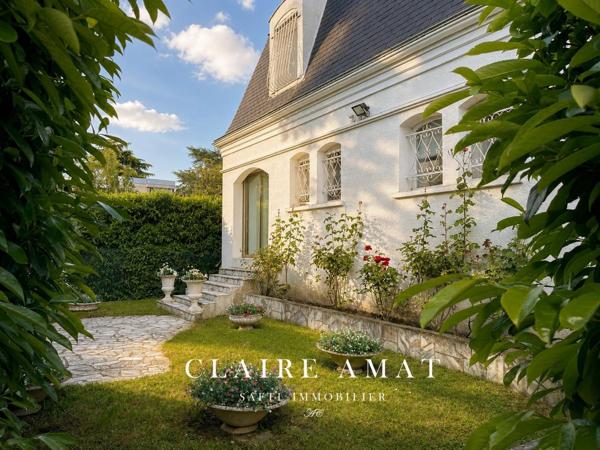 Élégante Mansard baignée de lumière, au charme raffiné et aux inspirations d’un véritable palais de glaces.