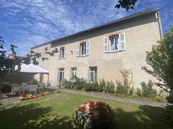 Grande maison familiale au centre d'une ville prospère