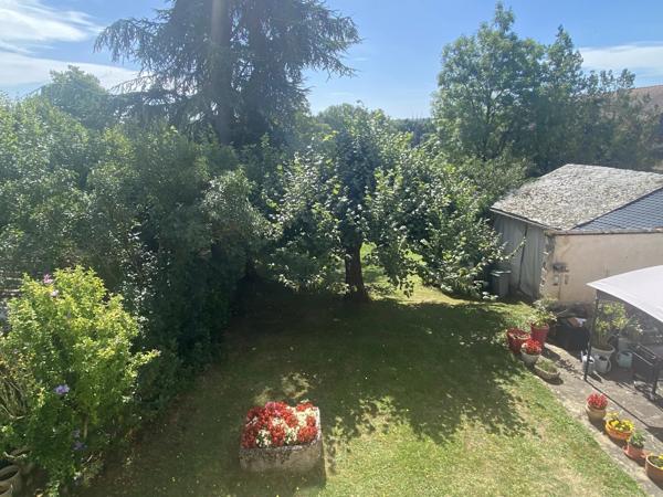 Grande maison familiale au centre d'une ville prospère