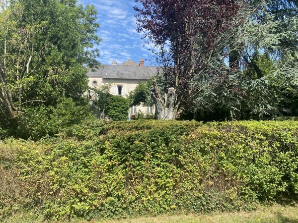 Grande maison familiale au centre d'une ville prospère
