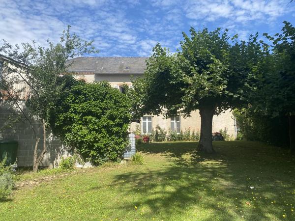 Grande maison familiale au centre d'une ville prospère
