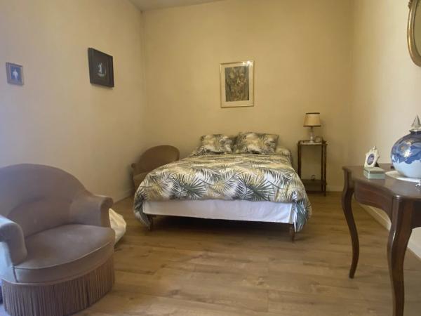 Grande maison familiale au centre d'une ville prospère