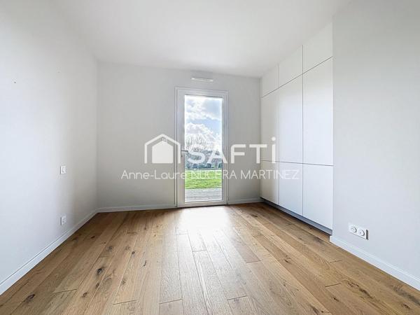 Maison ossature bois de plain pied, 4 chambres, un garage et grand jardin