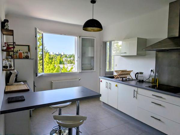 A vendre NANTES/ZOLA appartement 2 chambres/cave/double garage/ balcon Sud