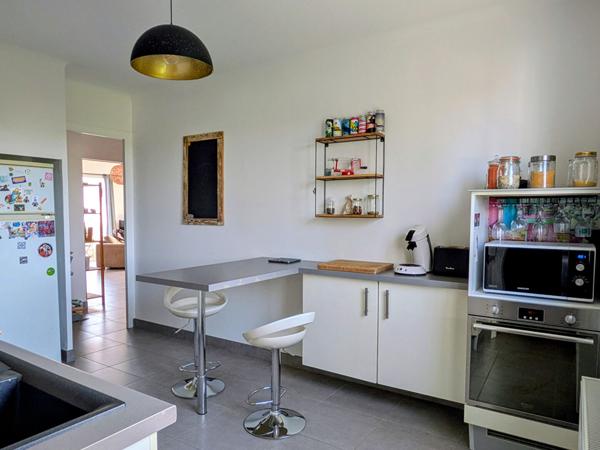 A vendre NANTES/ZOLA appartement 2 chambres/cave/double garage/ balcon Sud