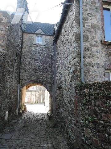 en plein cœur du bourg : Ensemble de deux maisons à Rénover complètement