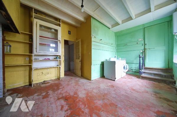 en plein cœur du bourg : Ensemble de deux maisons à Rénover complètement