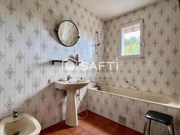 Maison 5 chambres, garage, en bourg.