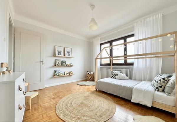 Lumineux et spacieux T5 de 130 m² * balcon * garage privé * cave