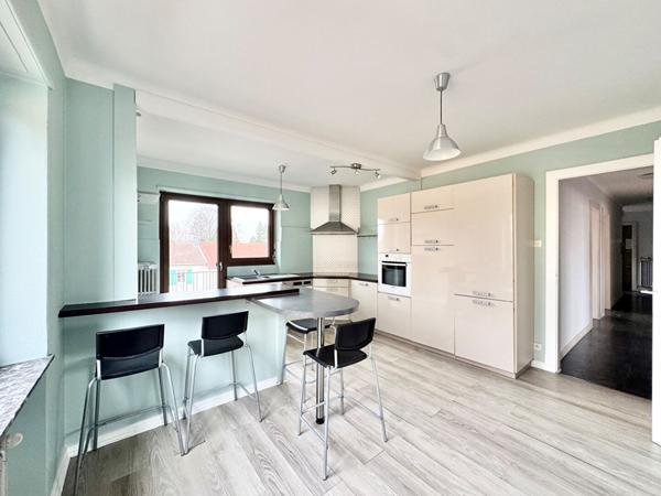 Lumineux et spacieux T5 de 130 m² * balcon * garage privé * cave