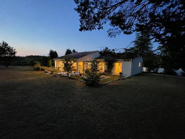 Maison familiale 209 m² - Grande pièce de vie - Moins de 15 min du centre-ville et de la gare LGV