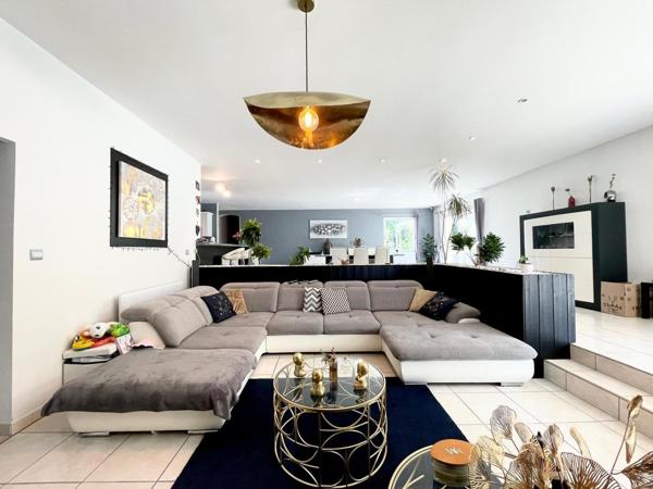 Maison familiale 209 m² - Grande pièce de vie - Moins de 15 min du centre-ville et de la gare LGV