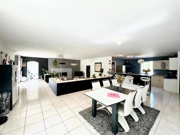 Maison familiale 209 m² - Grande pièce de vie - Moins de 15 min du centre-ville et de la gare LGV
