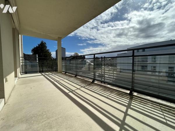 NANTES - STE THERESE Dans immeuble 2008 T3 traversant avec terrasse. garage                         