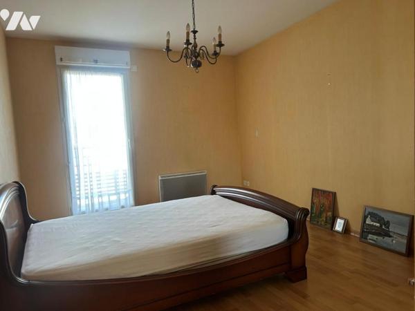 NANTES - STE THERESE Dans immeuble 2008 T3 traversant avec terrasse. garage                         