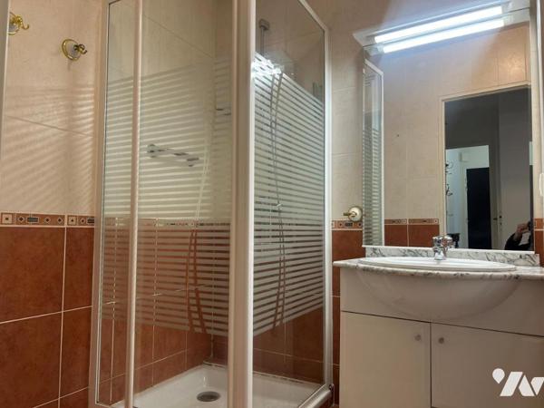 NANTES - STE THERESE Dans immeuble 2008 T3 traversant avec terrasse. garage                         