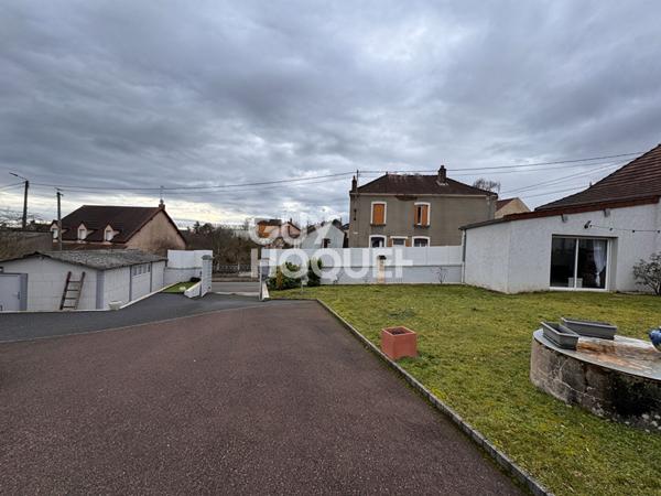 Maison à vendre - 6 pièces, 4 chambres au Creusot
