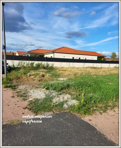 Terrain constructible LEZOUX (63)