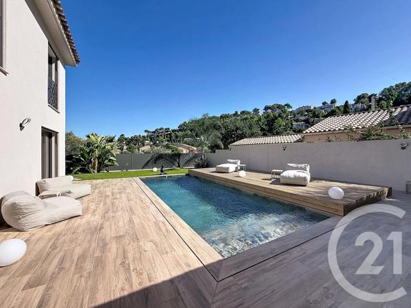 Maison à vendre  6 pièces - 134 m 2   HYERES  - 83