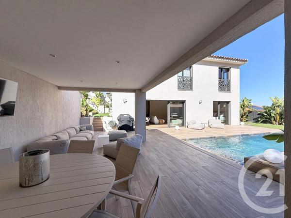 Maison à vendre  6 pièces - 134 m 2   HYERES  - 83