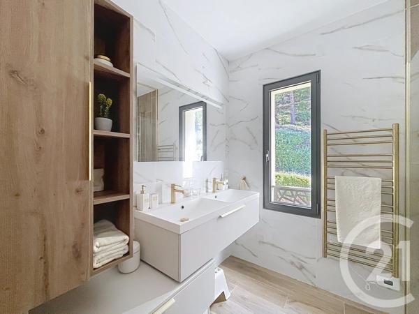 Maison à vendre  6 pièces - 134 m 2   HYERES  - 83