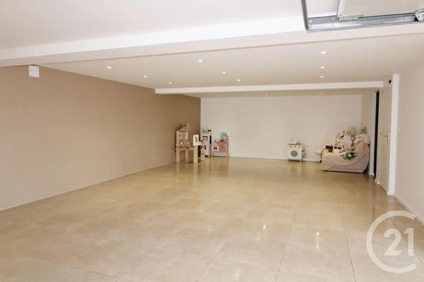 Maison à vendre  6 pièces - 134 m 2   HYERES  - 83