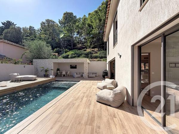 Maison à vendre  6 pièces - 134 m 2   HYERES  - 83