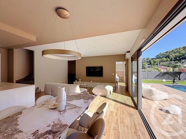 Maison à vendre  6 pièces - 134 m 2   HYERES  - 83