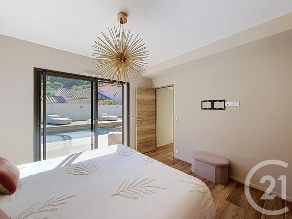 Maison à vendre  6 pièces - 134 m 2   HYERES  - 83