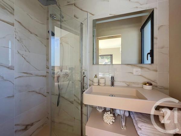 Maison à vendre  6 pièces - 134 m 2   HYERES  - 83