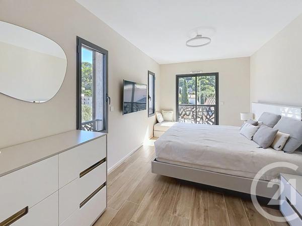 Maison à vendre  6 pièces - 134 m 2   HYERES  - 83