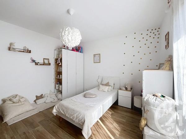 Maison à vendre  6 pièces - 134 m 2   HYERES  - 83