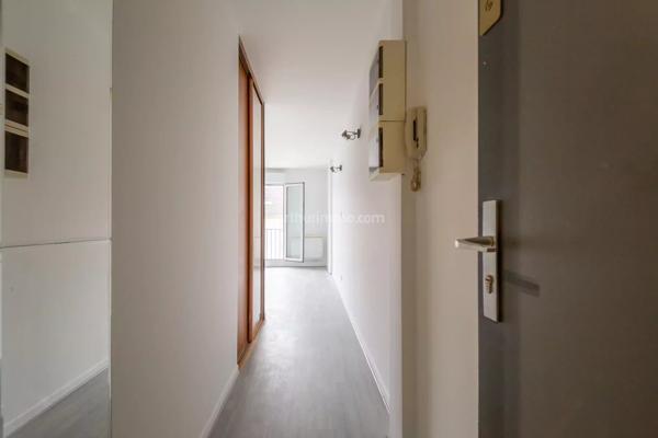 Location                                                      Appartement
                        
                     1 pièces                      28 m2                     à Thorigny-sur-Marne