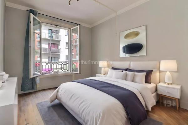 Vente                                                      Appartement
                        
                     3 pièces                      64 m2                     à Paris 14