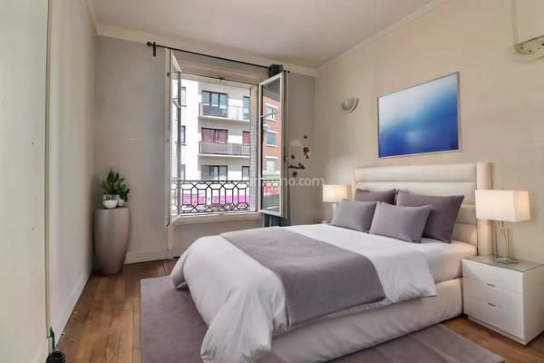 Vente                                                      Appartement
                        
                     3 pièces                      64 m2                     à Paris 14