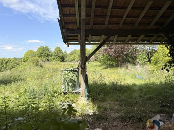 Propriété de village avec 3,4 hectares, grange et piscine