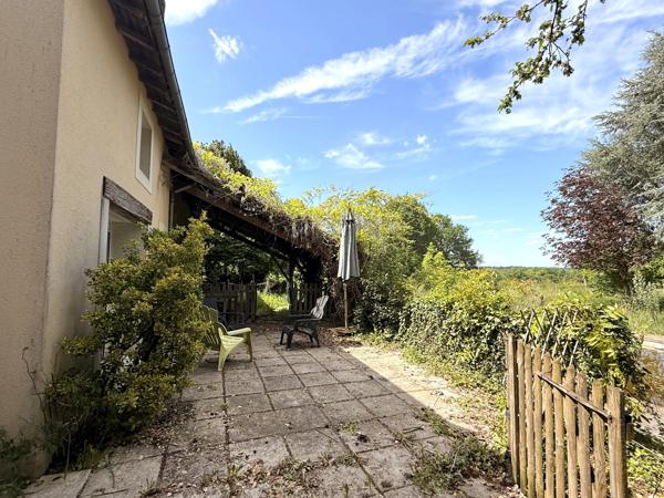 Propriété de village avec 3,4 hectares, grange et piscine