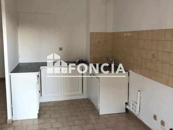 Location Appartement 3 pièces 68 m² - AV GENERAL LECLERC Sausset Les Pins 13960