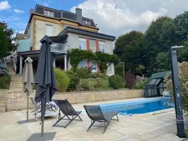 Longwy - Mont-Saint-Martin, Villa d'exception de 500 m² - 37 ares de terrain - piscine et tennis