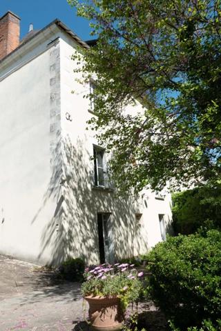 Vente                                                      Maison
                        
                     6 pièces                      218 m2                     à Montval-sur-Loir