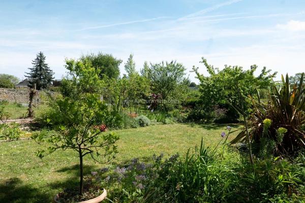 Vente                                                      Maison
                        
                     6 pièces                      218 m2                     à Montval-sur-Loir