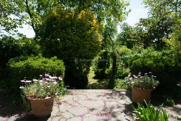 Vente                                                      Maison
                        
                     6 pièces                      218 m2                     à Montval-sur-Loir