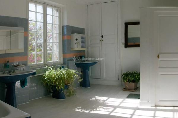 Vente                                                      Maison
                        
                     6 pièces                      218 m2                     à Montval-sur-Loir