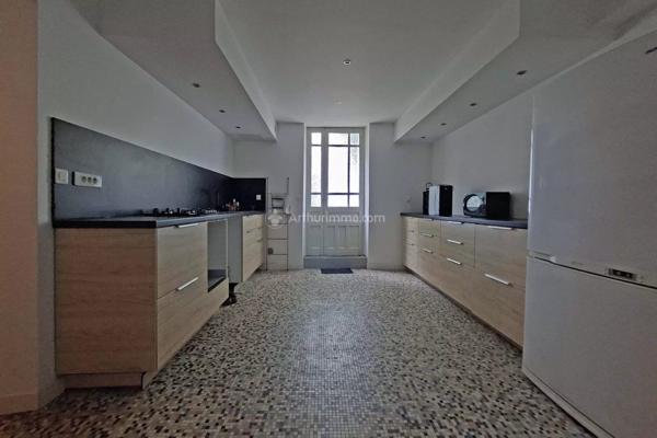 Vente                                                      Maison
                        
                     6 pièces                      218 m2                     à Montval-sur-Loir