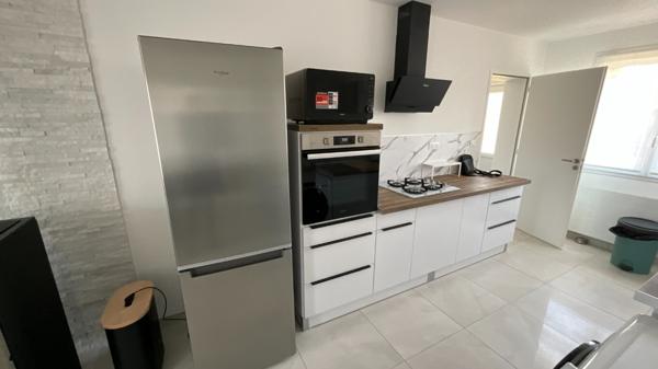 MAISON MEUBLEE TYPE 3 + BUREAU + GARAGE + JARDIN RUE DU PONTREAU 85180 LES SABLES