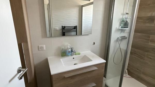 MAISON MEUBLEE TYPE 3 + BUREAU + GARAGE + JARDIN RUE DU PONTREAU 85180 LES SABLES